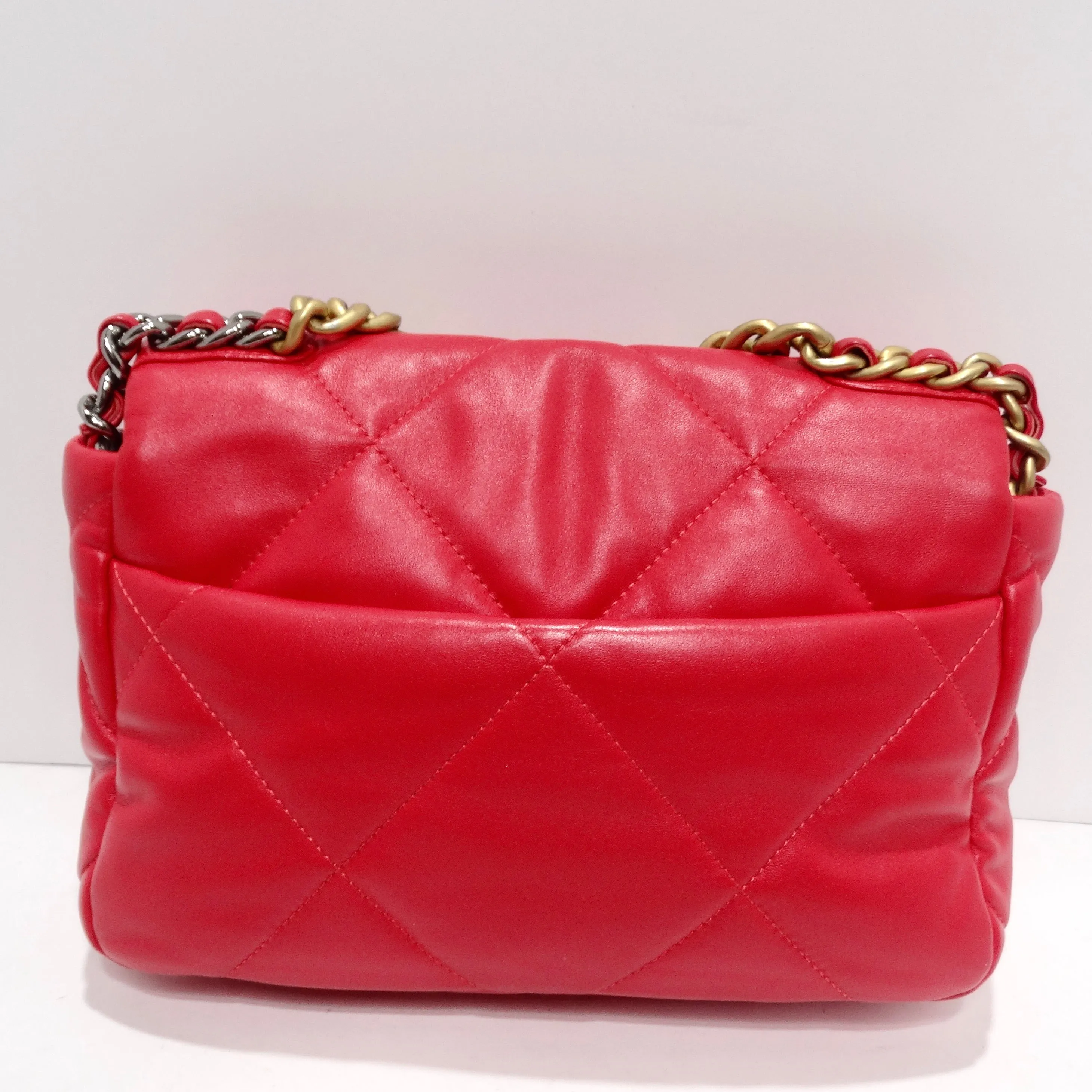 Chanel 2022 Medium 19 Flap Bag Red