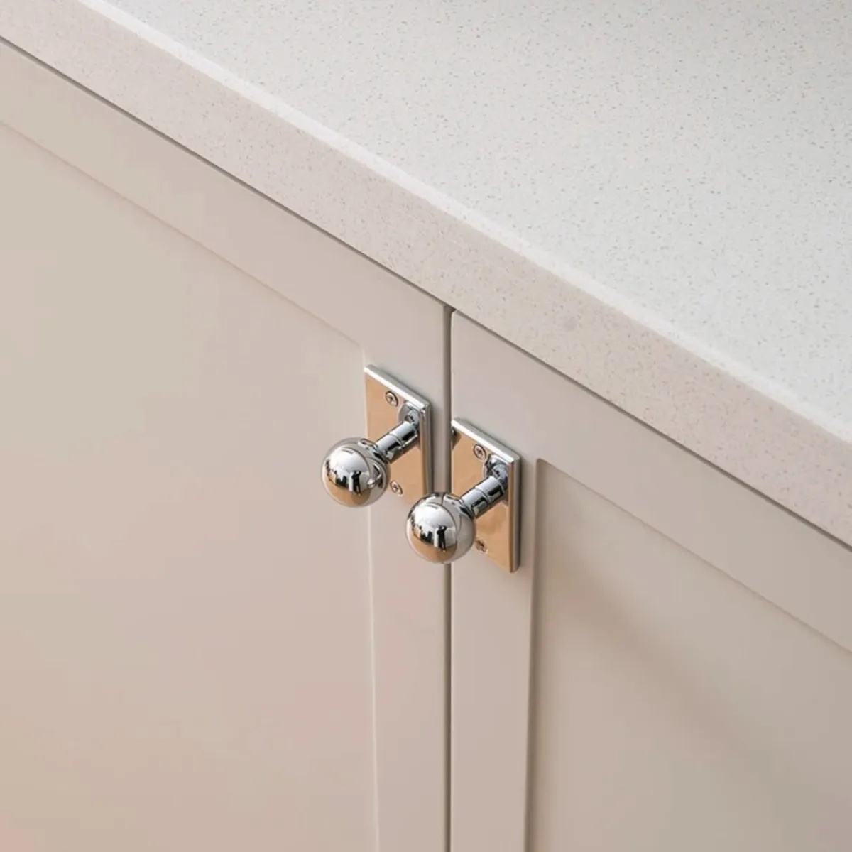 Sipak Knob