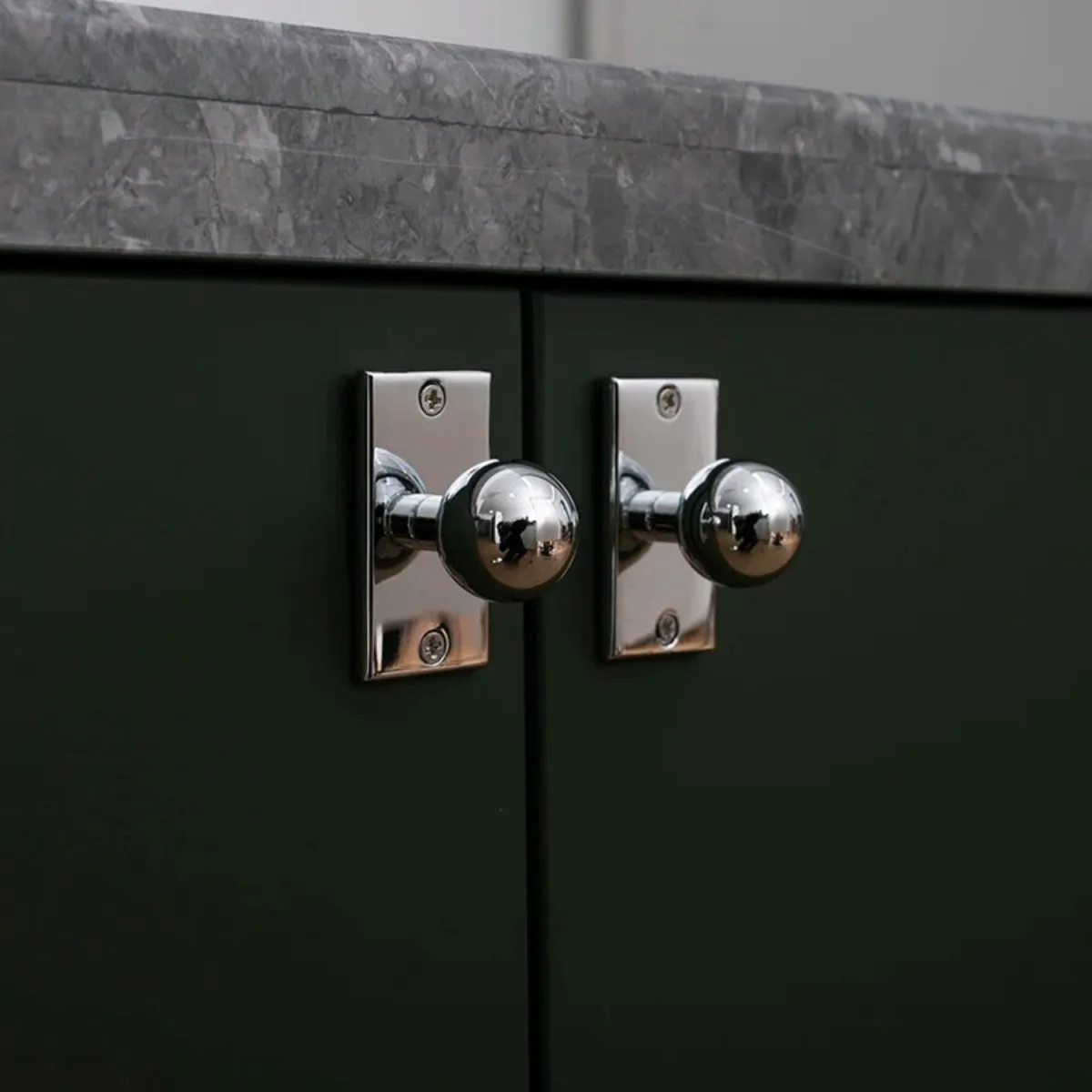 Sipak Knob